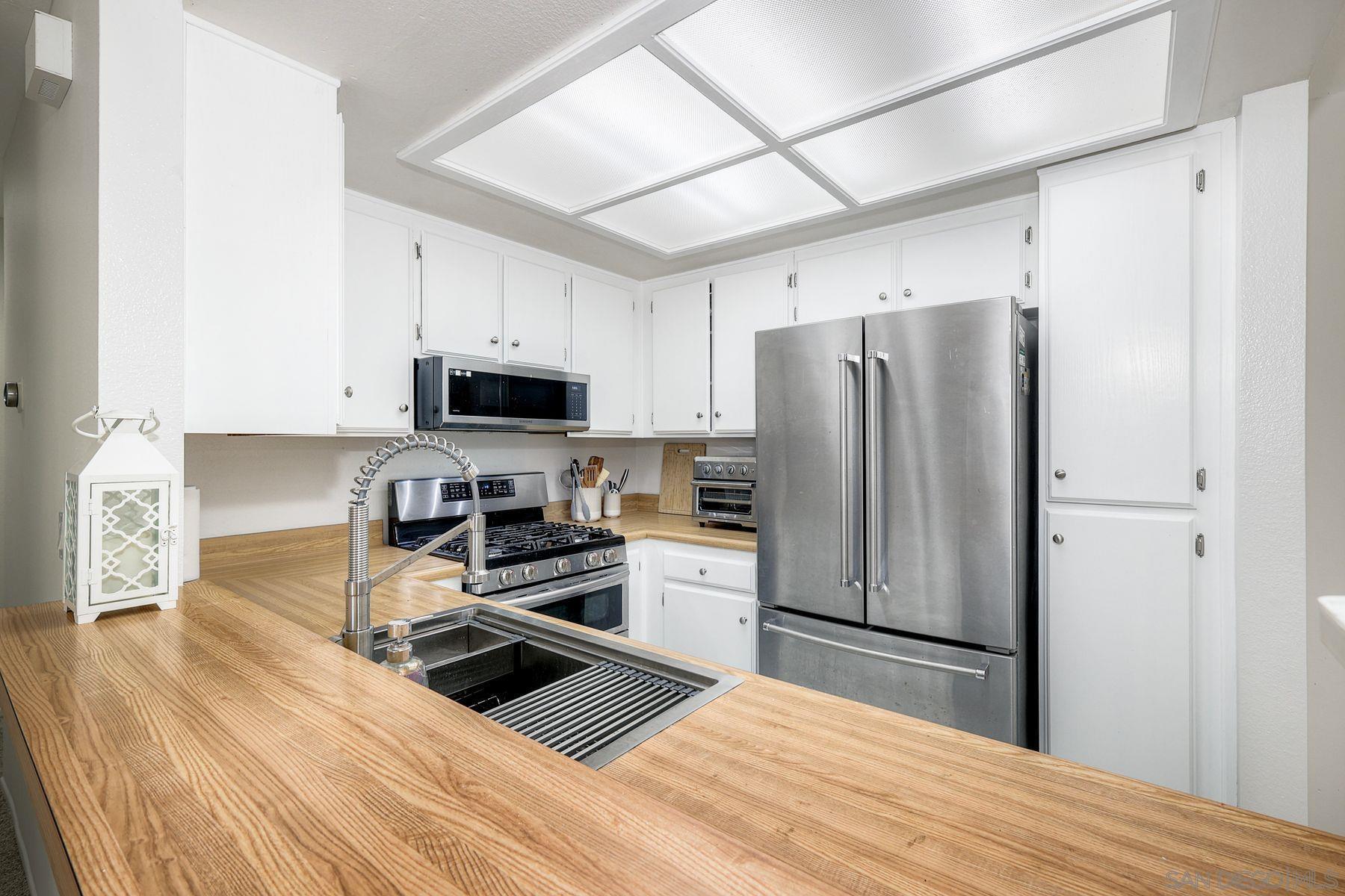 Detail Gallery Image 7 of 27 For 2035  Lakeridge Cir, Chula Vista,  CA 91913 - 2 Beds | 2 Baths