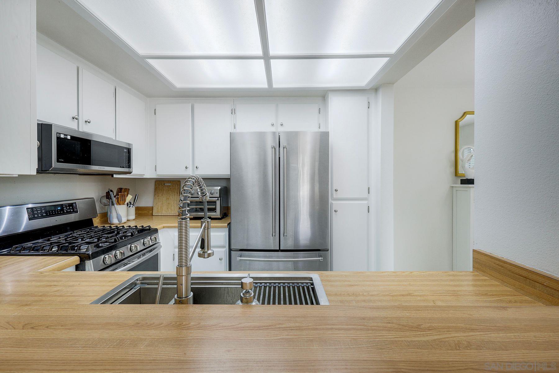 Detail Gallery Image 8 of 27 For 2035  Lakeridge Cir, Chula Vista,  CA 91913 - 2 Beds | 2 Baths