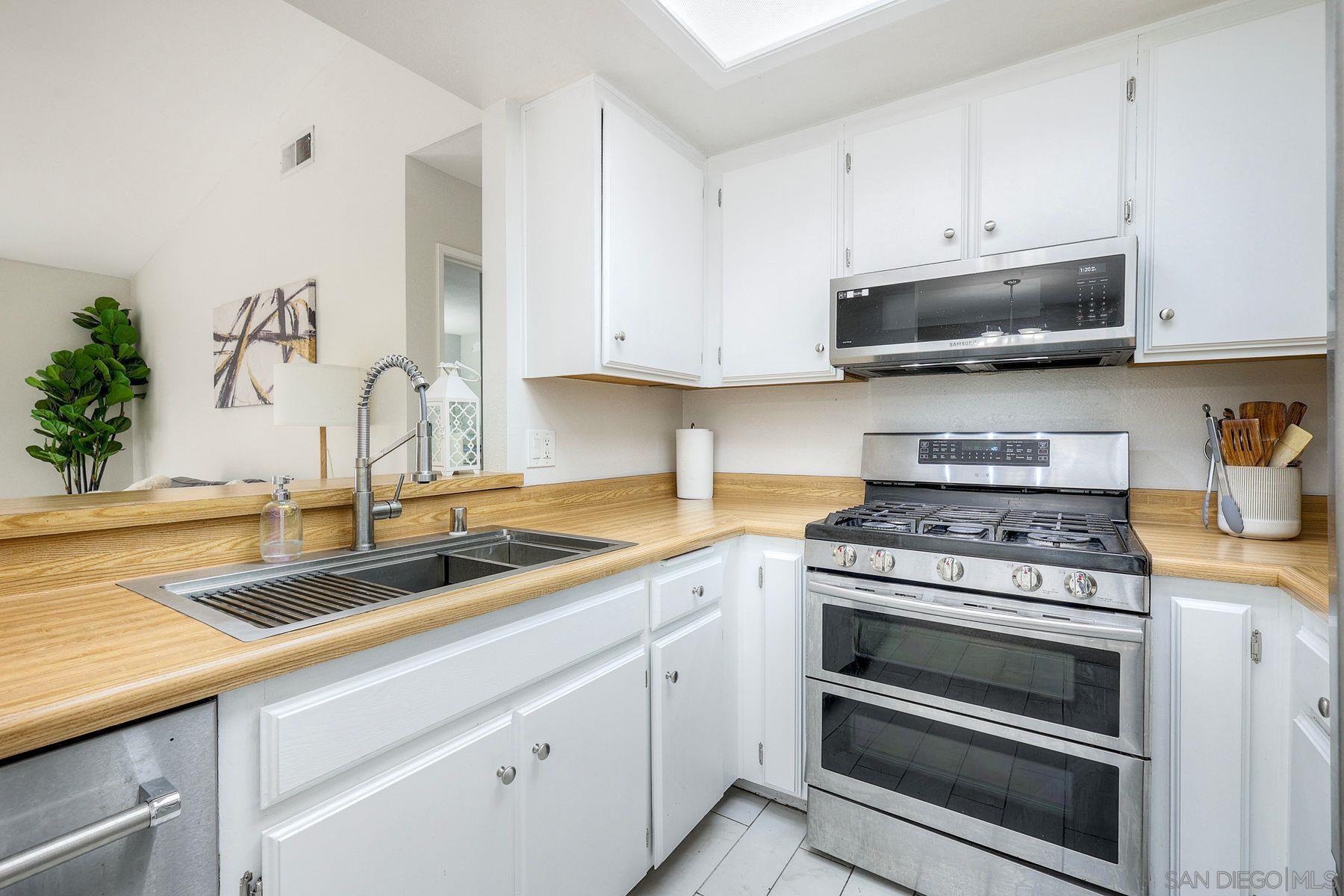 Detail Gallery Image 9 of 27 For 2035  Lakeridge Cir, Chula Vista,  CA 91913 - 2 Beds | 2 Baths