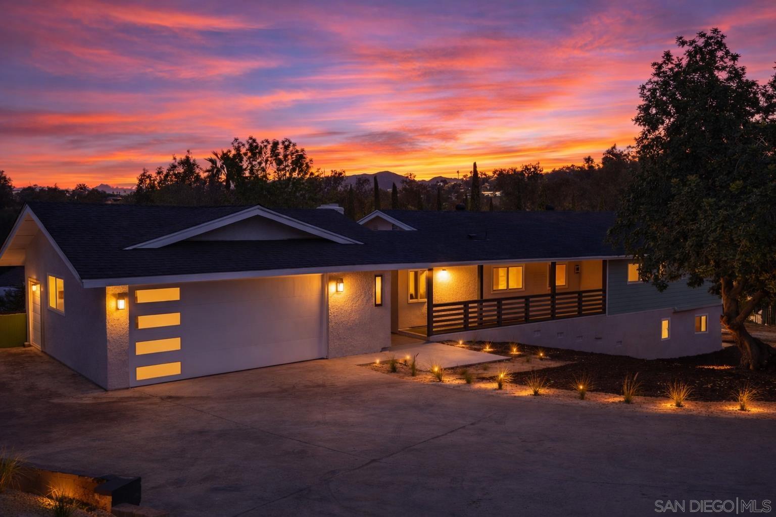 Detail Gallery Image 2 of 26 For 1602  Montgomery, Vista,  CA 92084 - 4 Beds | 3 Baths