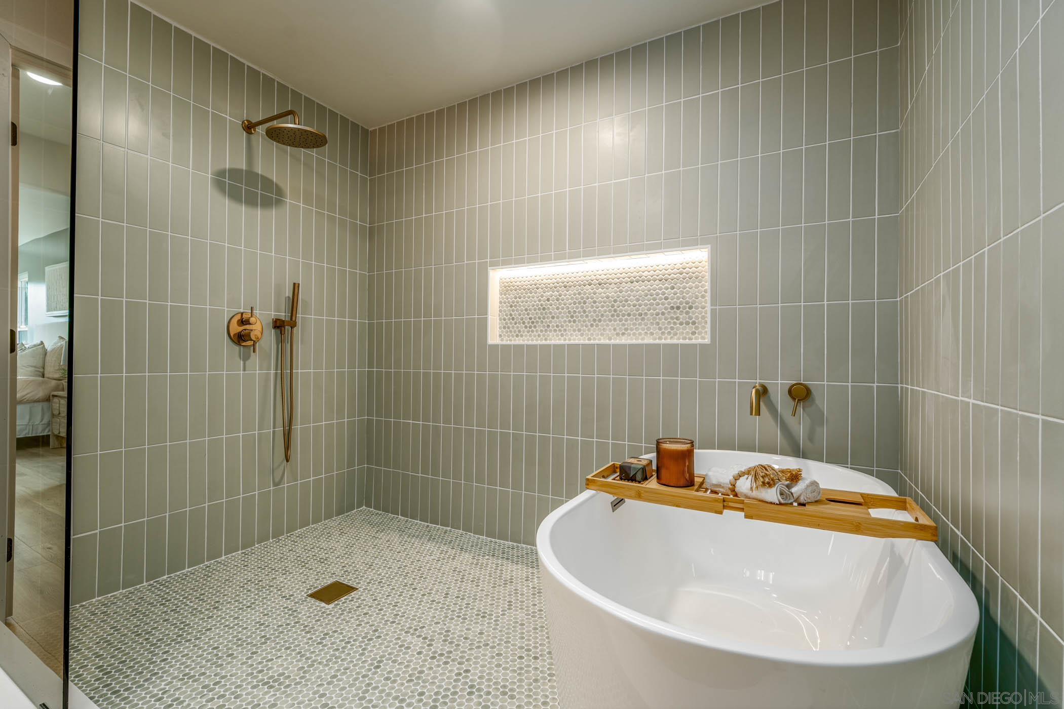 Detail Gallery Image 9 of 26 For 1602  Montgomery, Vista,  CA 92084 - 4 Beds | 3 Baths