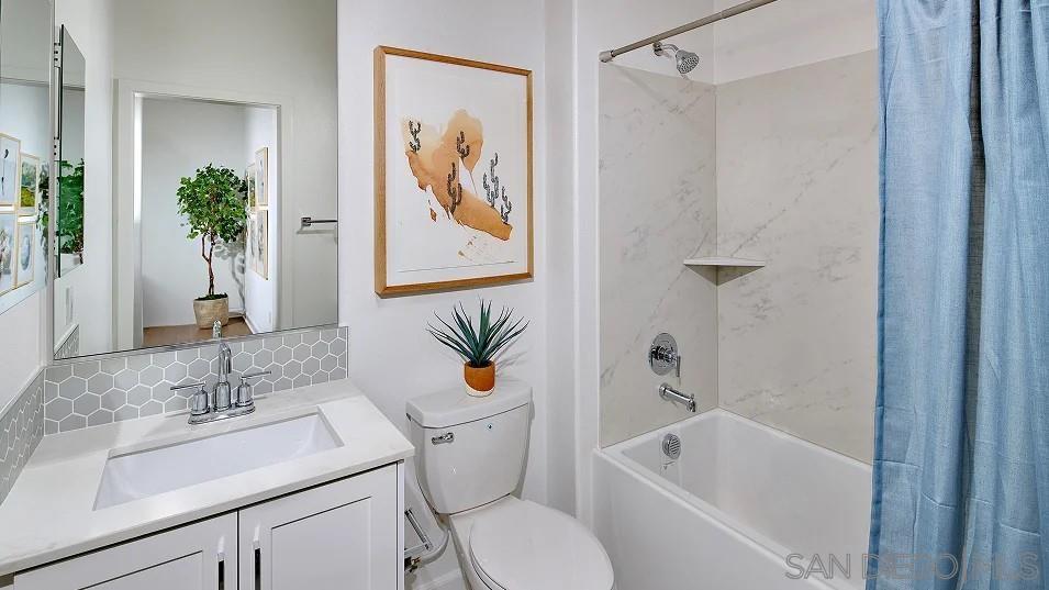 Detail Gallery Image 9 of 17 For 107  Metz Way, Oceanside,  CA 92057 - 3 Beds | 3 Baths