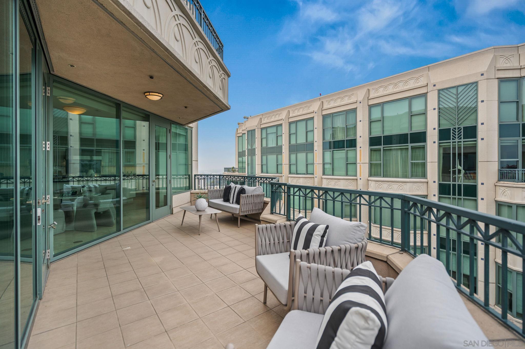 Detail Gallery Image 14 of 64 For 2500  6th Ave.  Ph5,  San Diego,  CA 92103 - 4 Beds | 4/1 Baths