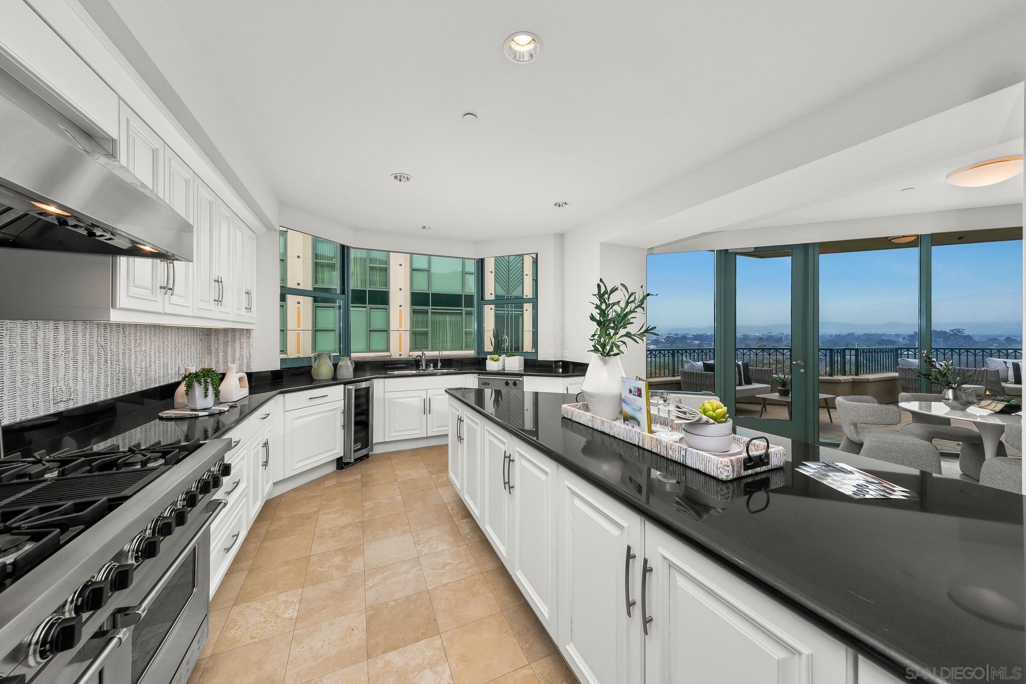 Detail Gallery Image 21 of 64 For 2500  6th Ave.  Ph5,  San Diego,  CA 92103 - 4 Beds | 4/1 Baths