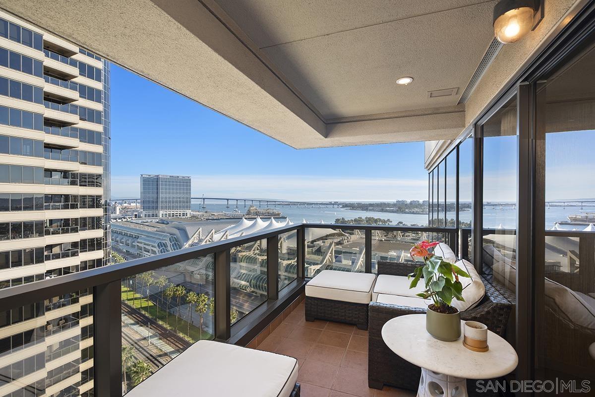 Detail Gallery Image 3 of 71 For 100  Harbor Drive  #1906,  San Diego,  CA 92101 - 1 Beds | 1/1 Baths