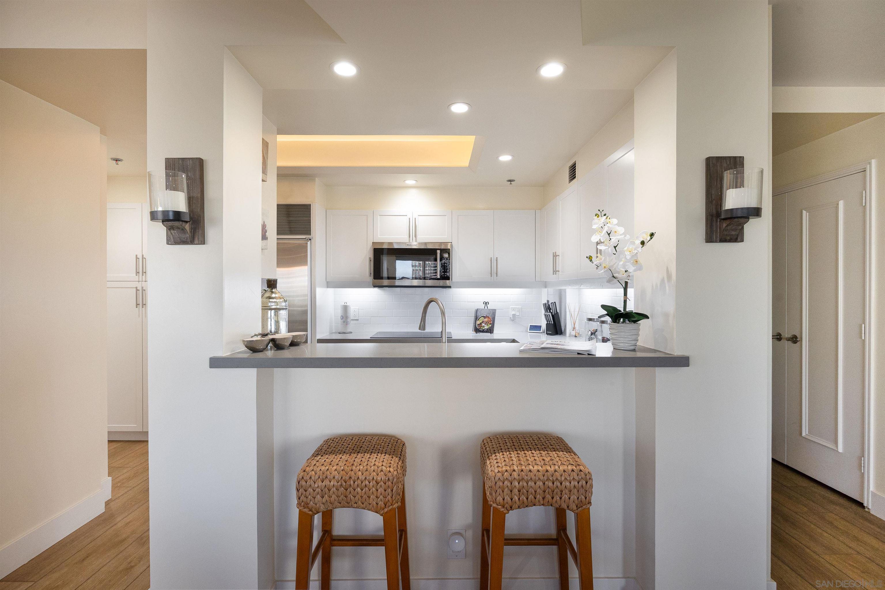 Detail Gallery Image 4 of 19 For 100  Harbor Dr  705, San Diego,  CA 92101 - 1 Beds | 1 Baths