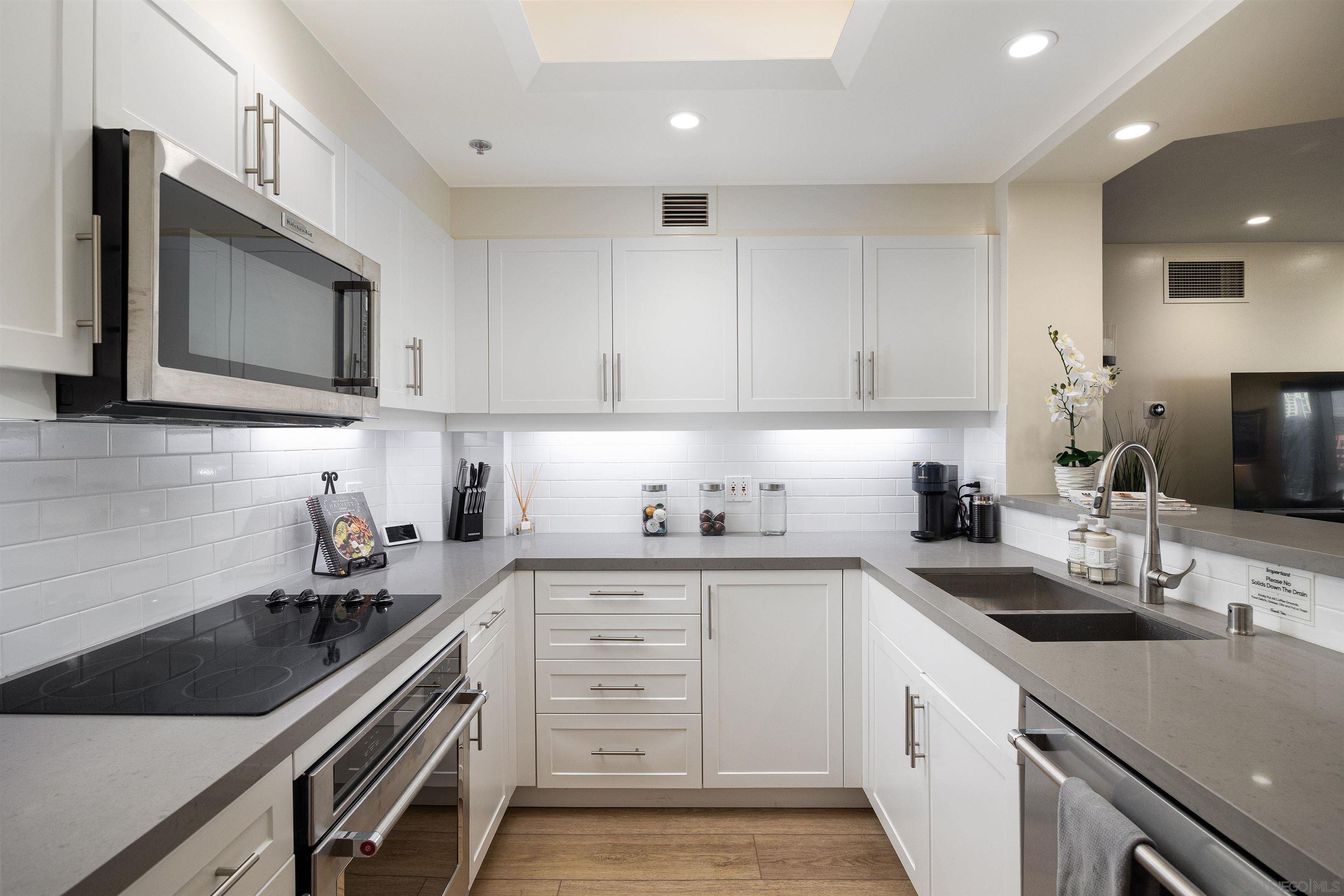 Detail Gallery Image 5 of 19 For 100  Harbor Dr  705, San Diego,  CA 92101 - 1 Beds | 1 Baths