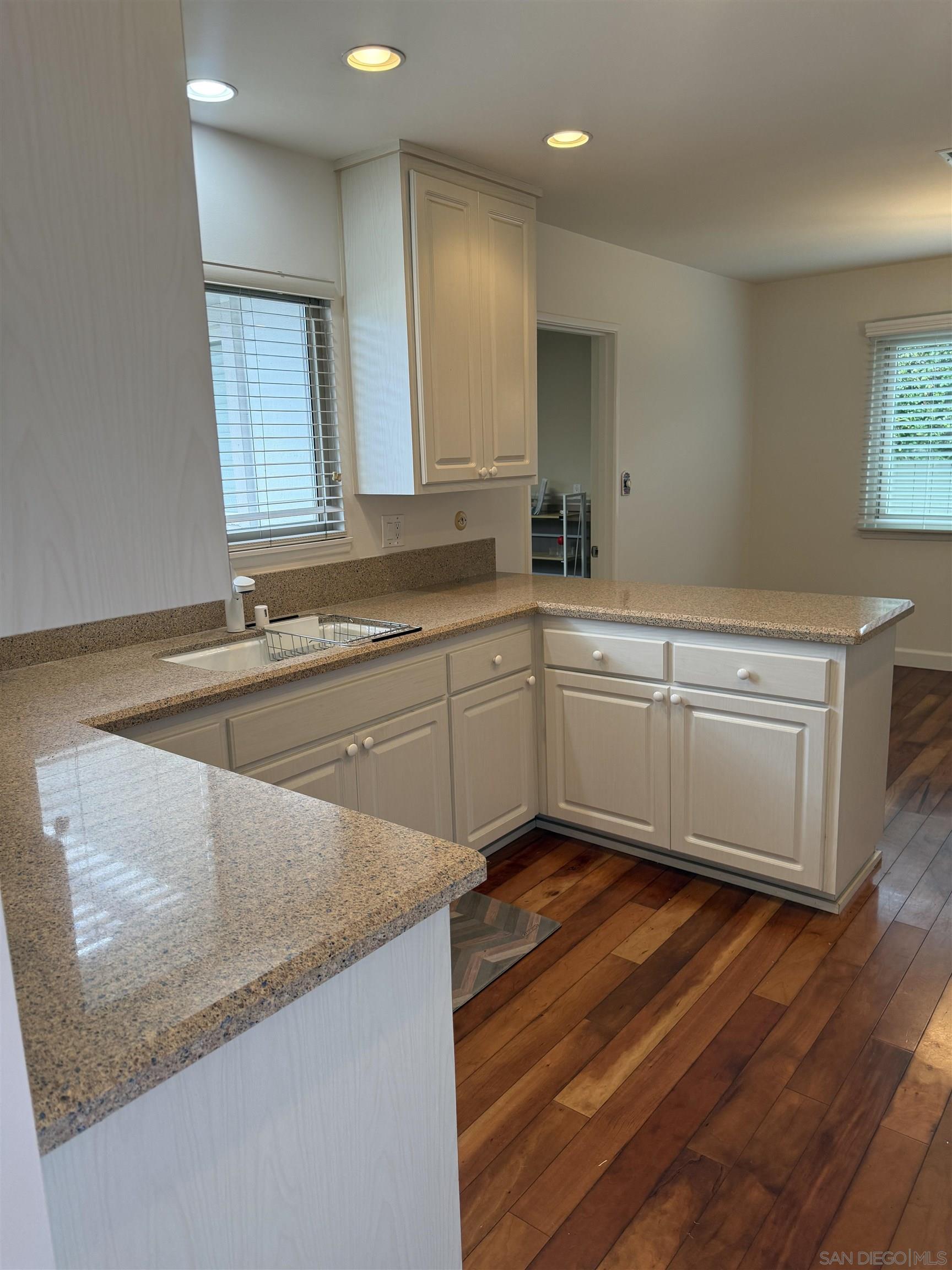 Detail Gallery Image 2 of 17 For 3755  Millikin Ave, San Diego,  CA 92122 - 3 Beds | 2 Baths