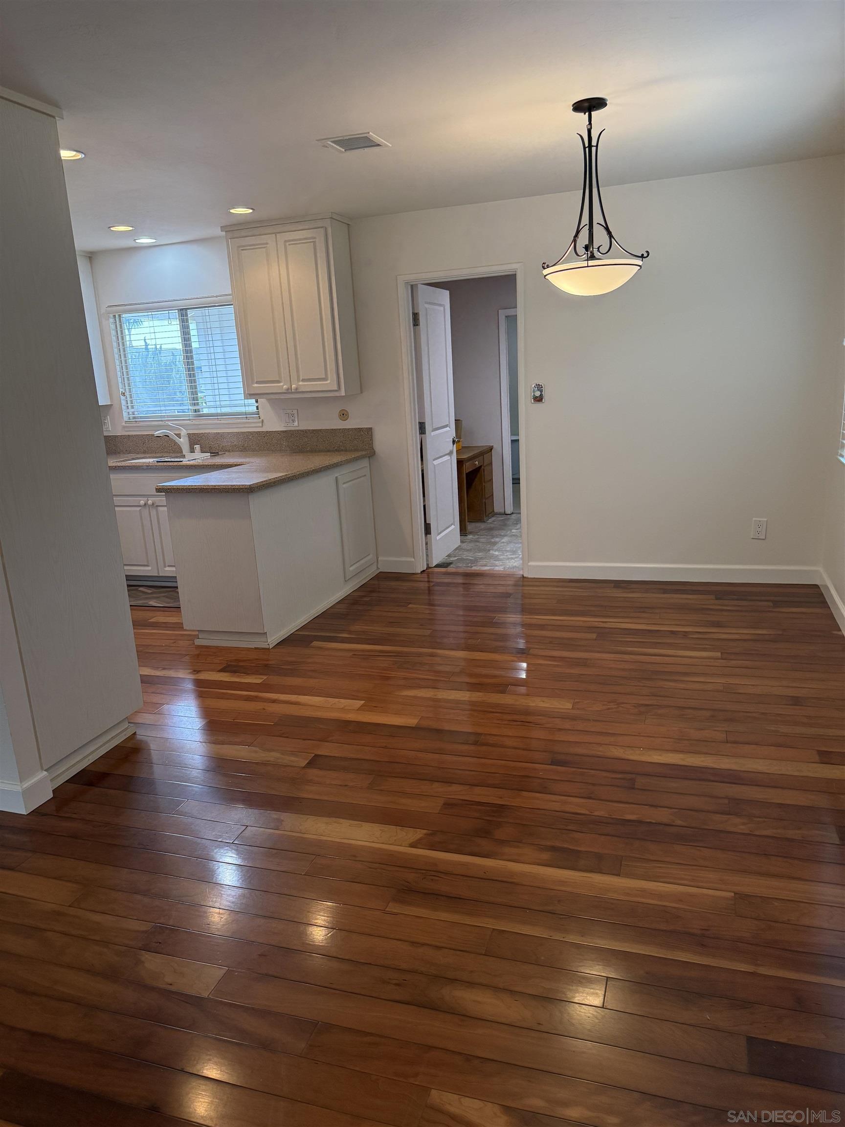 Detail Gallery Image 4 of 17 For 3755  Millikin Ave, San Diego,  CA 92122 - 3 Beds | 2 Baths