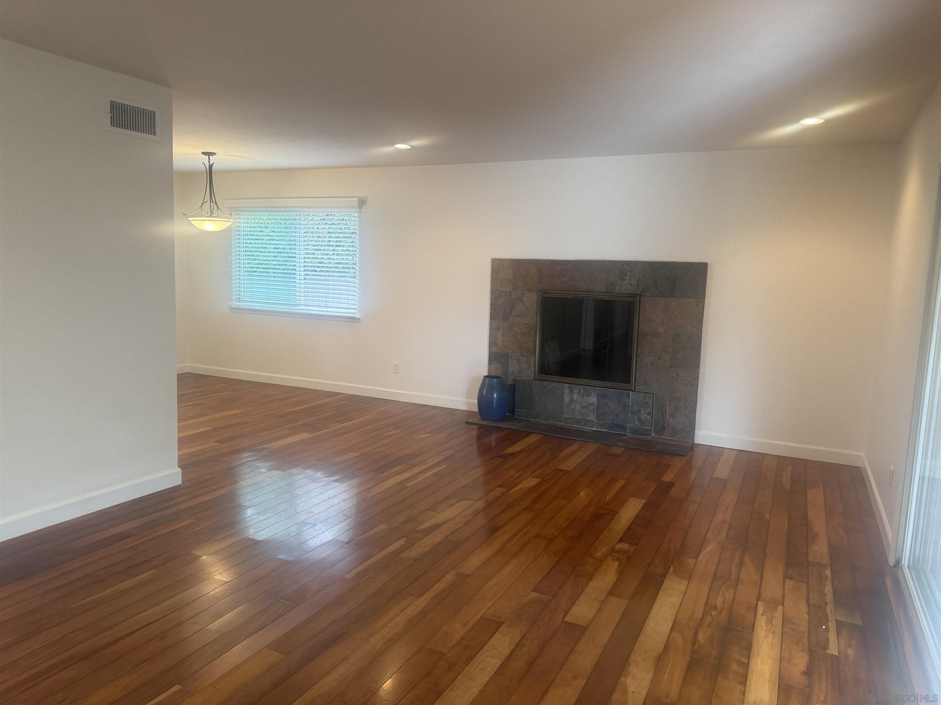 Detail Gallery Image 5 of 17 For 3755  Millikin Ave, San Diego,  CA 92122 - 3 Beds | 2 Baths