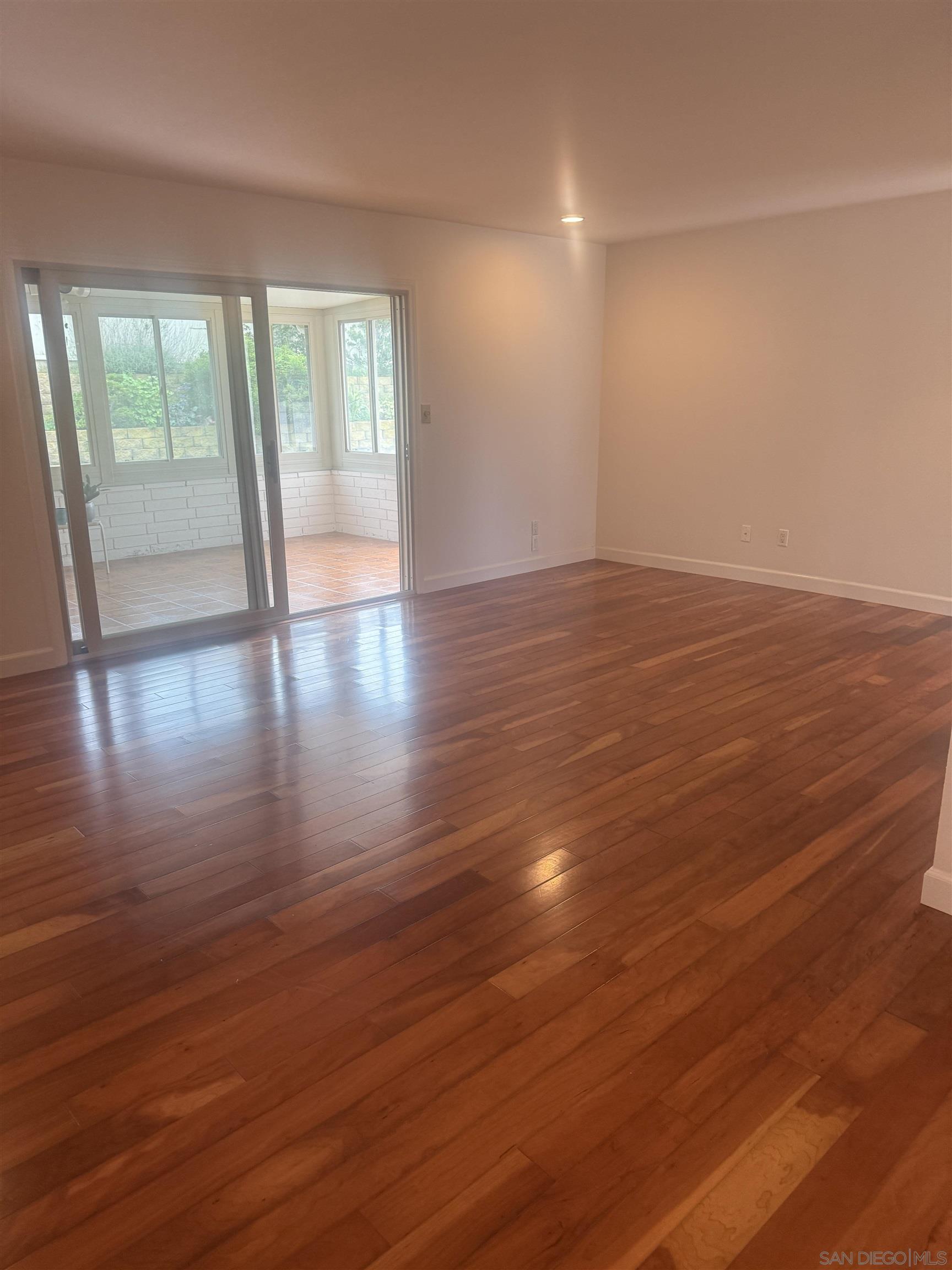 Detail Gallery Image 6 of 17 For 3755  Millikin Ave, San Diego,  CA 92122 - 3 Beds | 2 Baths