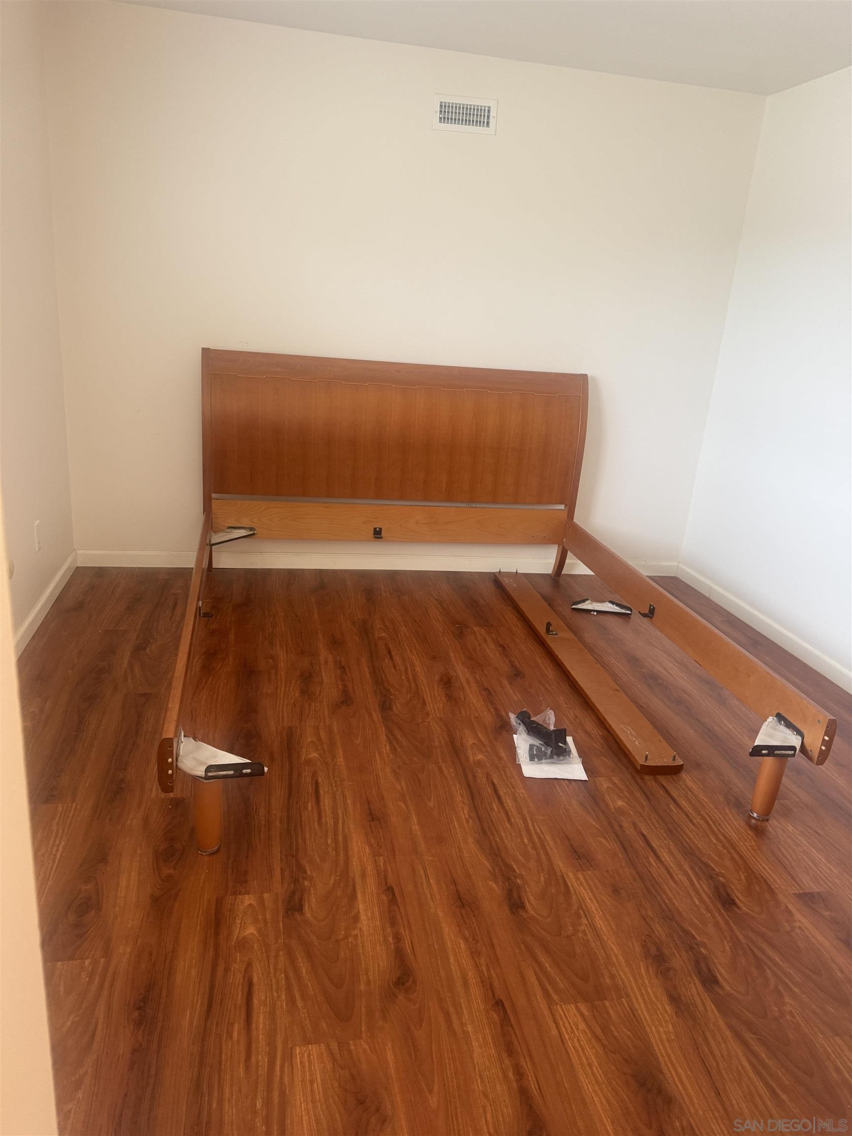 Detail Gallery Image 7 of 17 For 3755  Millikin Ave, San Diego,  CA 92122 - 3 Beds | 2 Baths