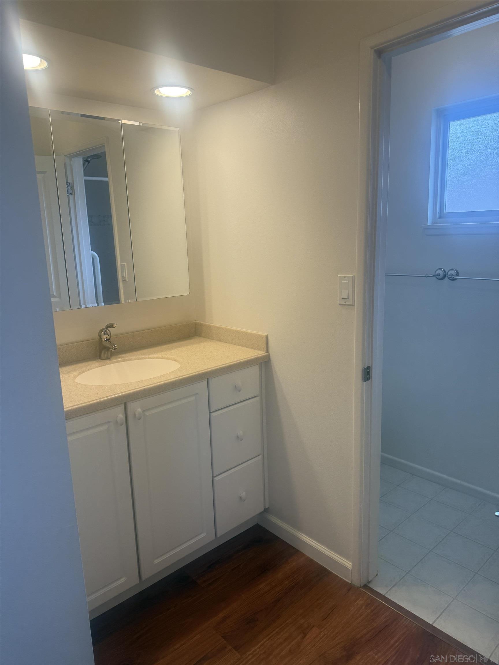 Detail Gallery Image 8 of 17 For 3755  Millikin Ave, San Diego,  CA 92122 - 3 Beds | 2 Baths