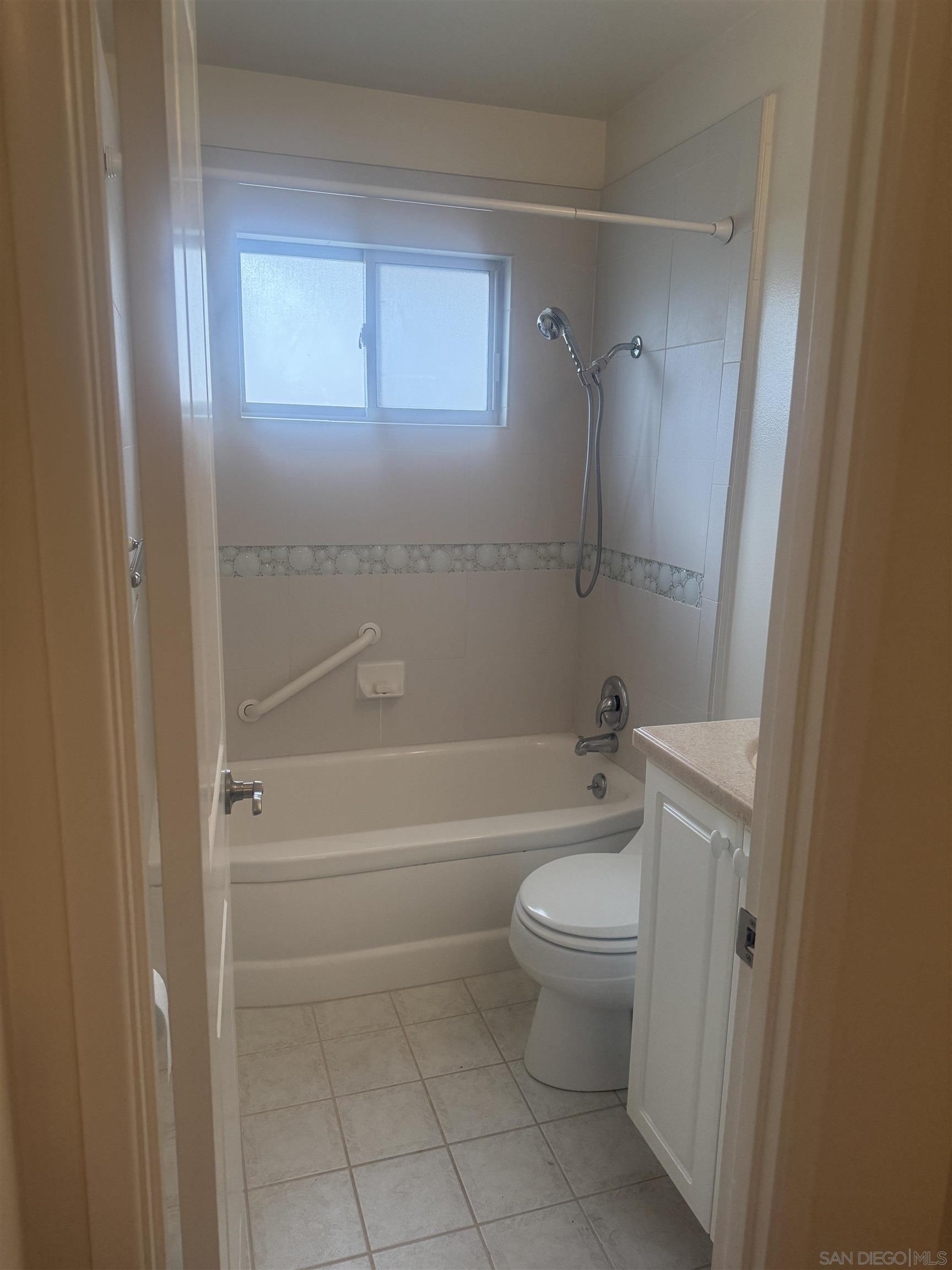 Detail Gallery Image 10 of 17 For 3755  Millikin Ave, San Diego,  CA 92122 - 3 Beds | 2 Baths