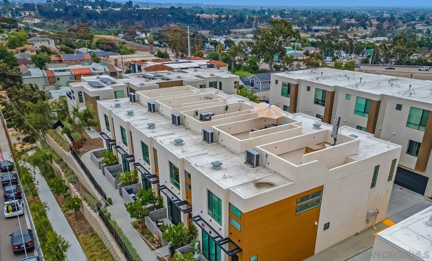 Detail Gallery Image 2 of 44 For 1055  32nd St  #8,  San Diego,  CA 92102 - 3 Beds | 2/1 Baths