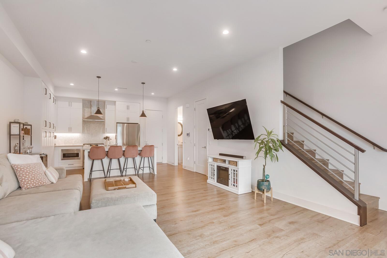 Detail Gallery Image 11 of 44 For 1055  32nd St  #8,  San Diego,  CA 92102 - 3 Beds | 2/1 Baths