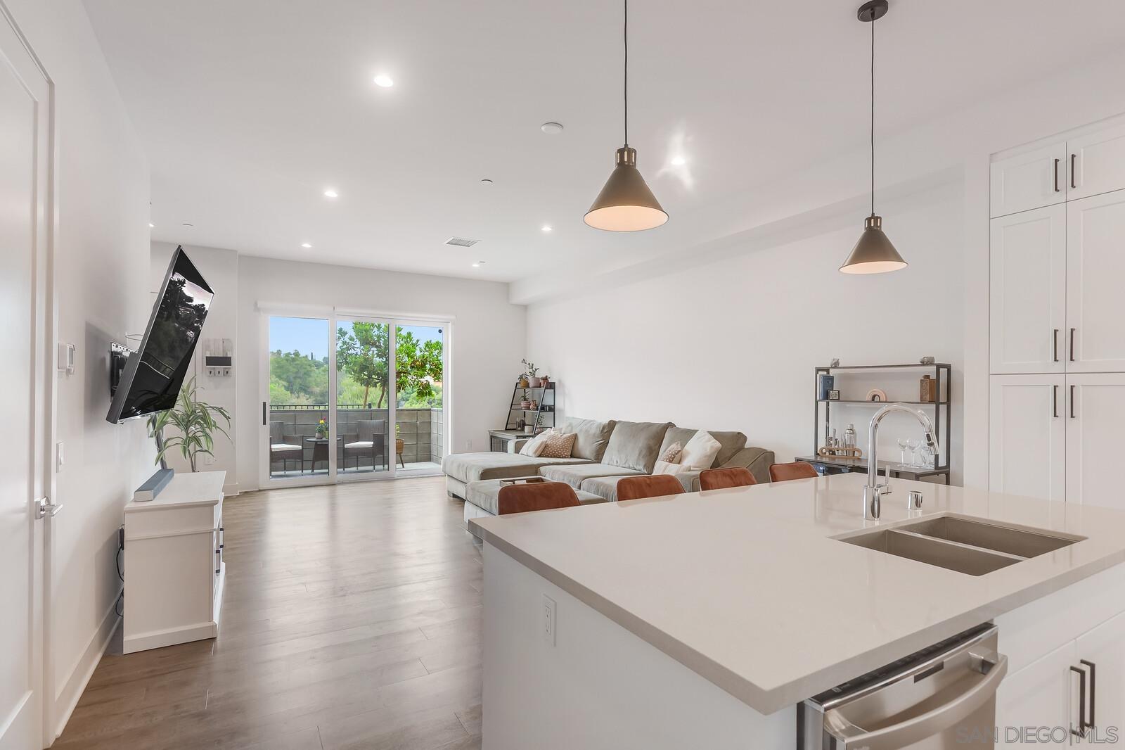 Detail Gallery Image 15 of 44 For 1055  32nd St  #8,  San Diego,  CA 92102 - 3 Beds | 2/1 Baths