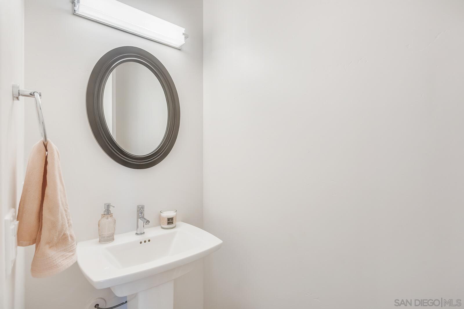 Detail Gallery Image 16 of 44 For 1055  32nd St  #8,  San Diego,  CA 92102 - 3 Beds | 2/1 Baths
