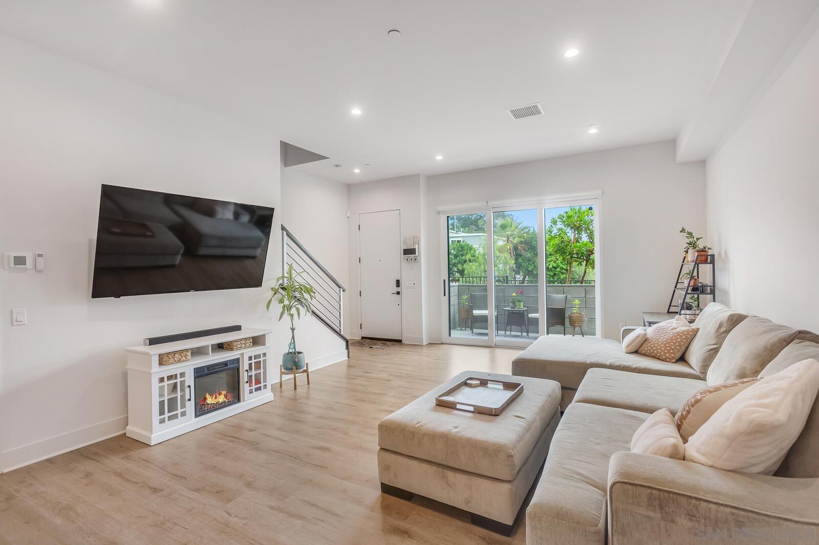 Detail Gallery Image 18 of 44 For 1055  32nd St  #8,  San Diego,  CA 92102 - 3 Beds | 2/1 Baths