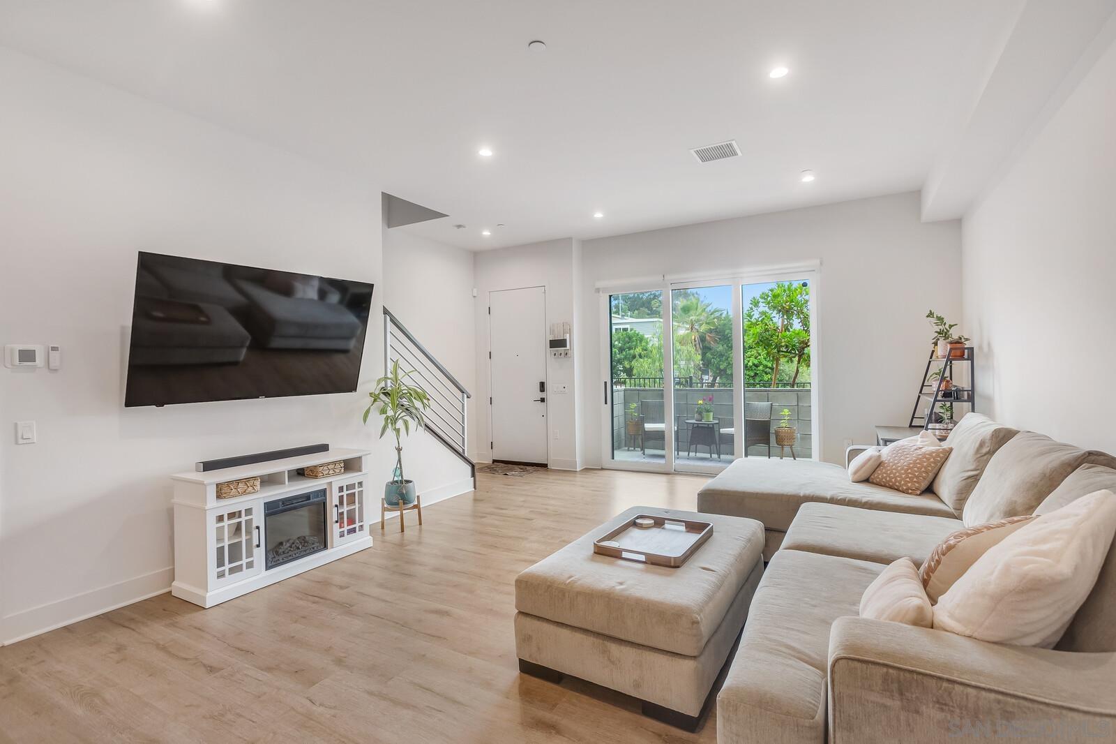 Detail Gallery Image 19 of 44 For 1055  32nd St  #8,  San Diego,  CA 92102 - 3 Beds | 2/1 Baths