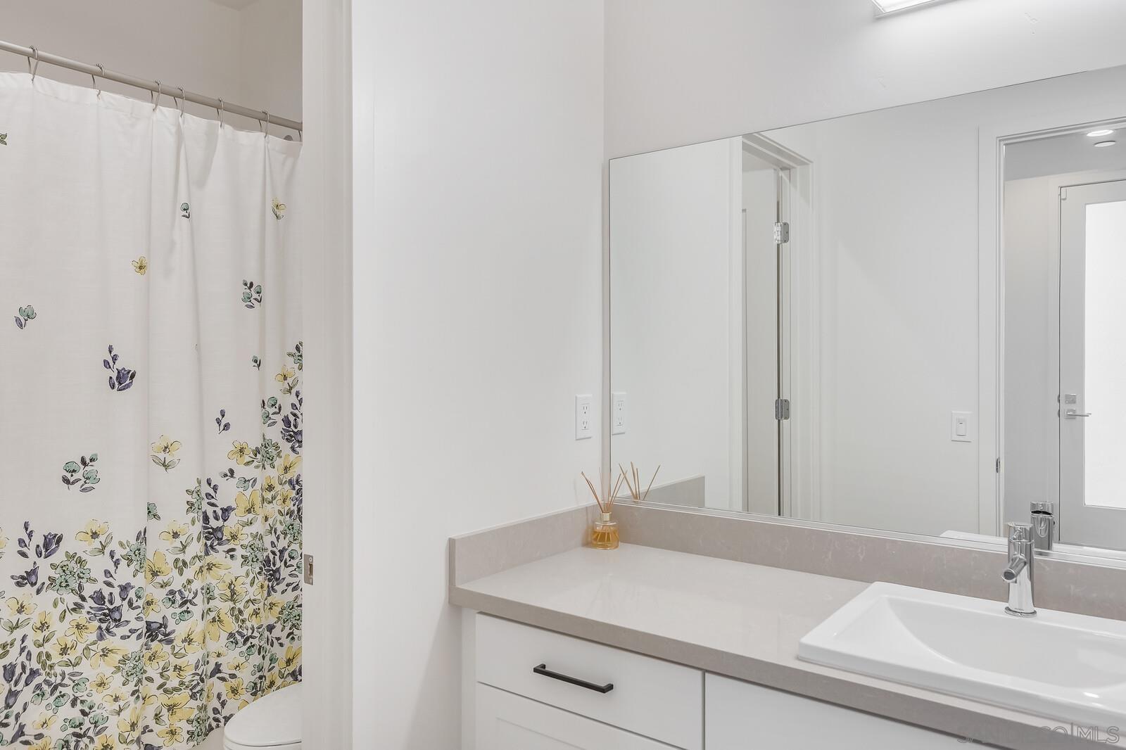 Detail Gallery Image 28 of 44 For 1055  32nd St  #8,  San Diego,  CA 92102 - 3 Beds | 2/1 Baths