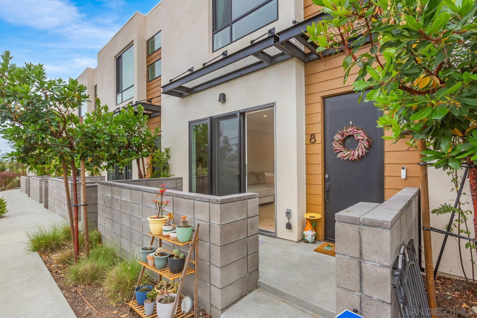 Detail Gallery Image 6 of 44 For 1055  32nd St  #8,  San Diego,  CA 92102 - 3 Beds | 2/1 Baths