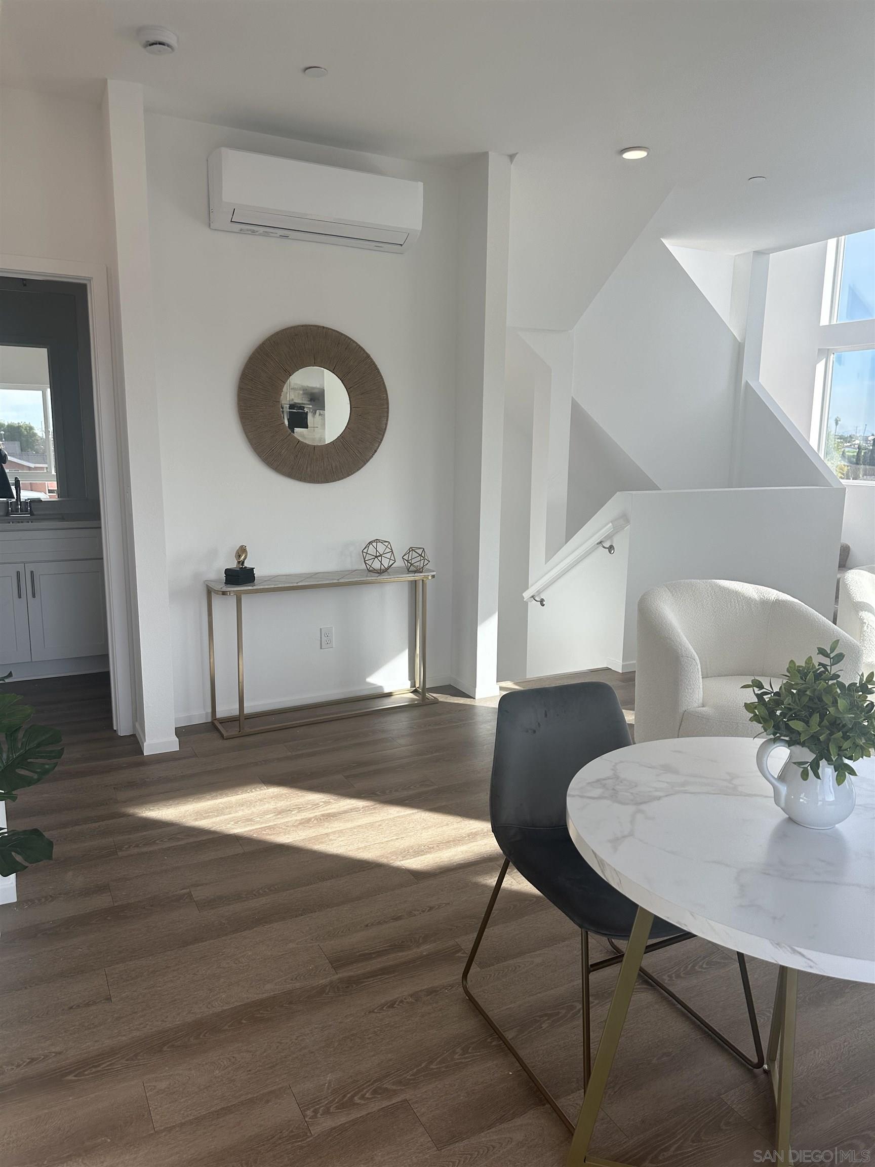 Detail Gallery Image 2 of 26 For 4952  Ocean View Blvd, San Diego,  CA 92113 - 3 Beds | 3 Baths