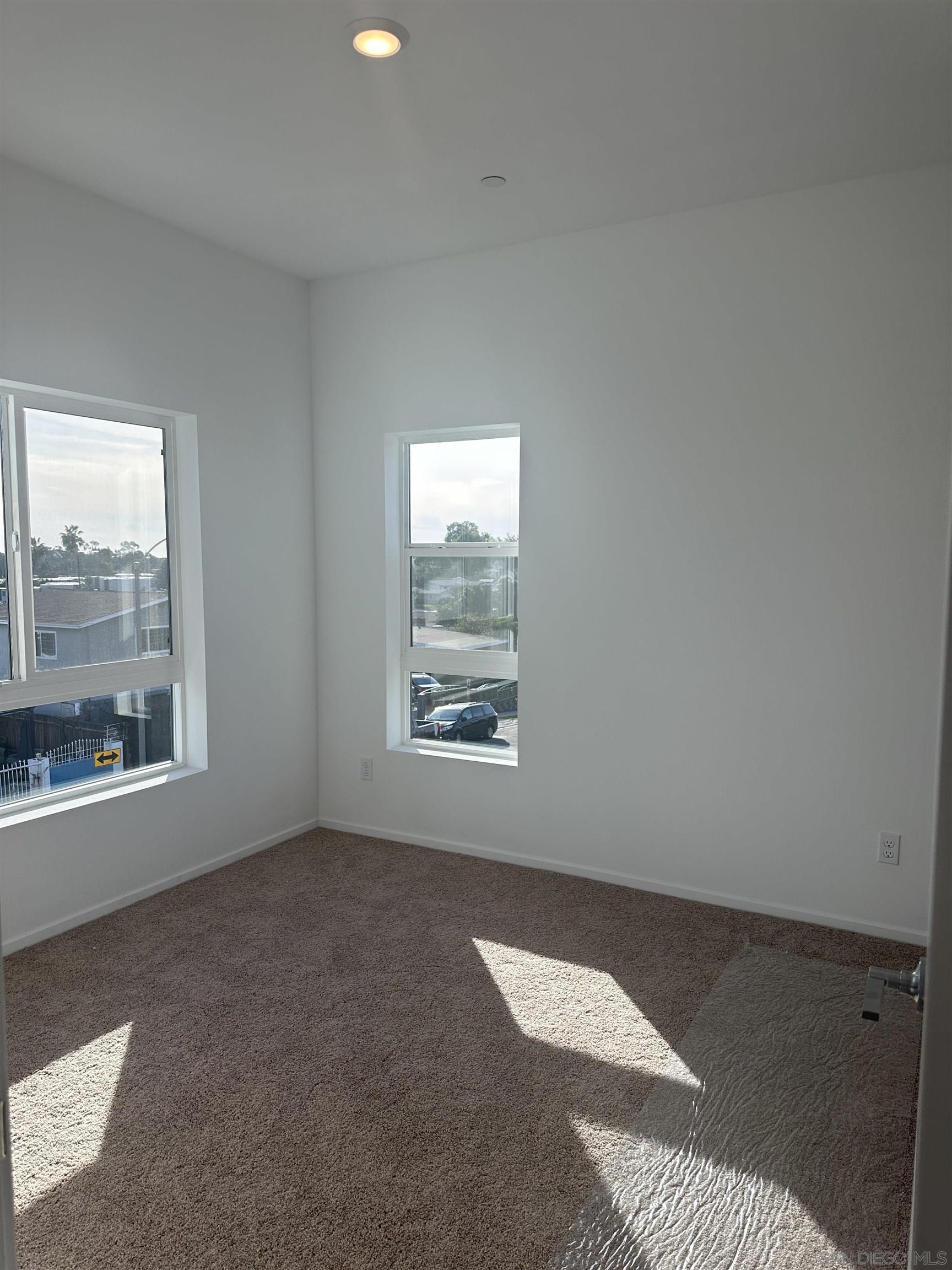 Detail Gallery Image 16 of 26 For 4952  Ocean View Blvd, San Diego,  CA 92113 - 3 Beds | 3 Baths