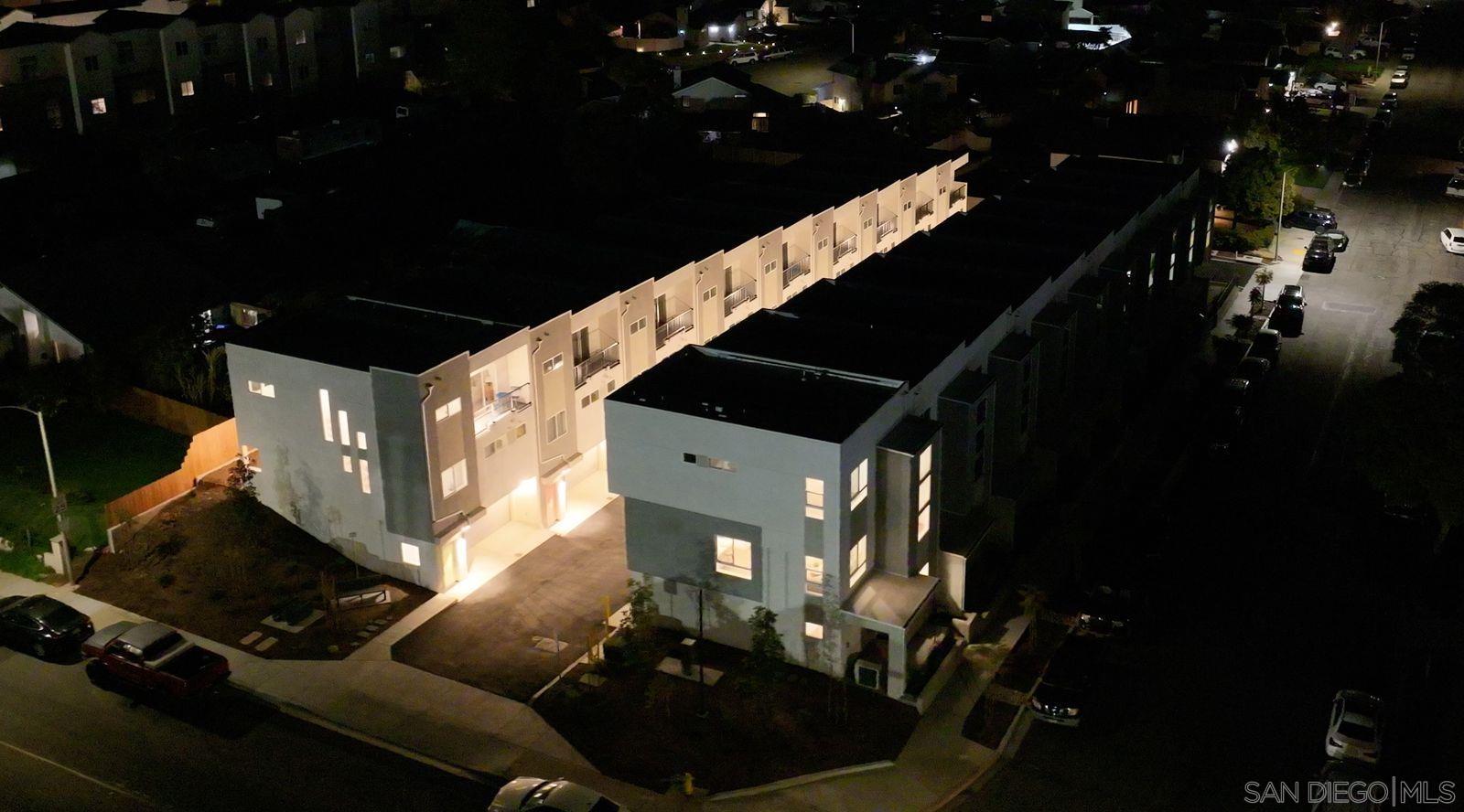 Detail Gallery Image 4 of 26 For 4952  Ocean View Blvd, San Diego,  CA 92113 - 3 Beds | 3 Baths