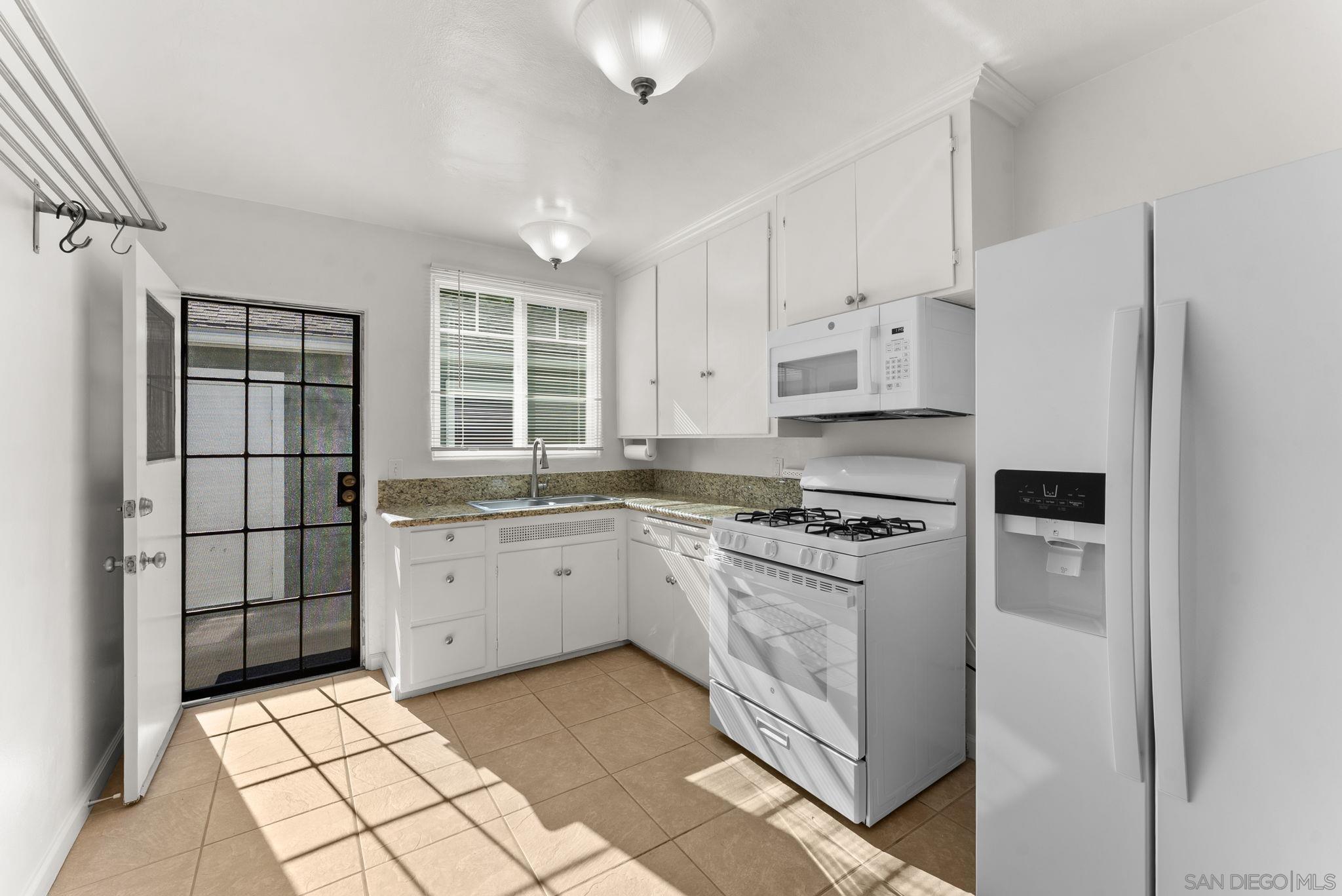 Detail Gallery Image 12 of 39 For 6673-75  Amherst St, San Diego,  CA 92115 - – Beds | – Baths