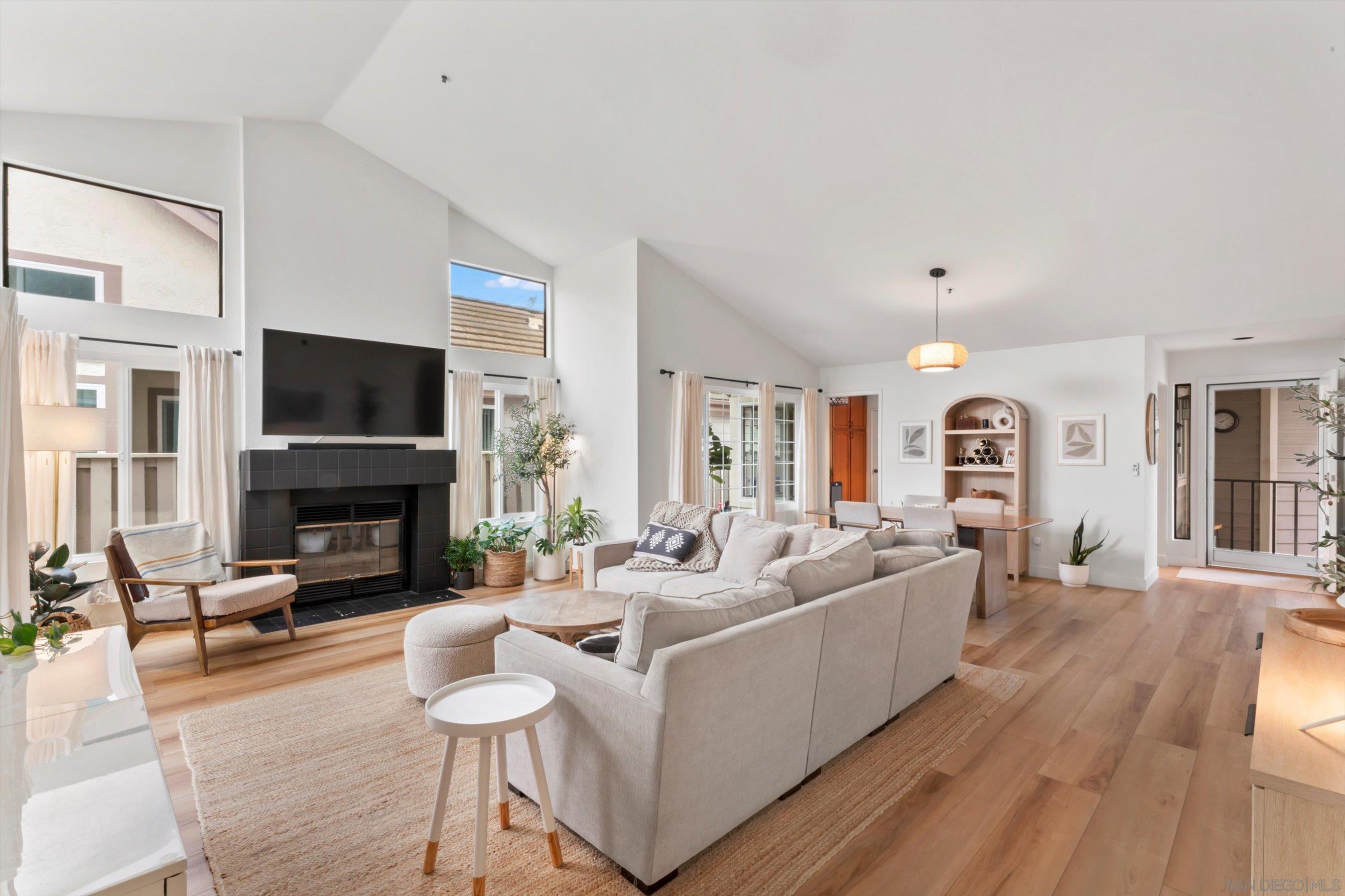 Detail Gallery Image 11 of 46 For 1938  Spyglass Circle, Vista,  CA 92081 - 2 Beds | 2 Baths