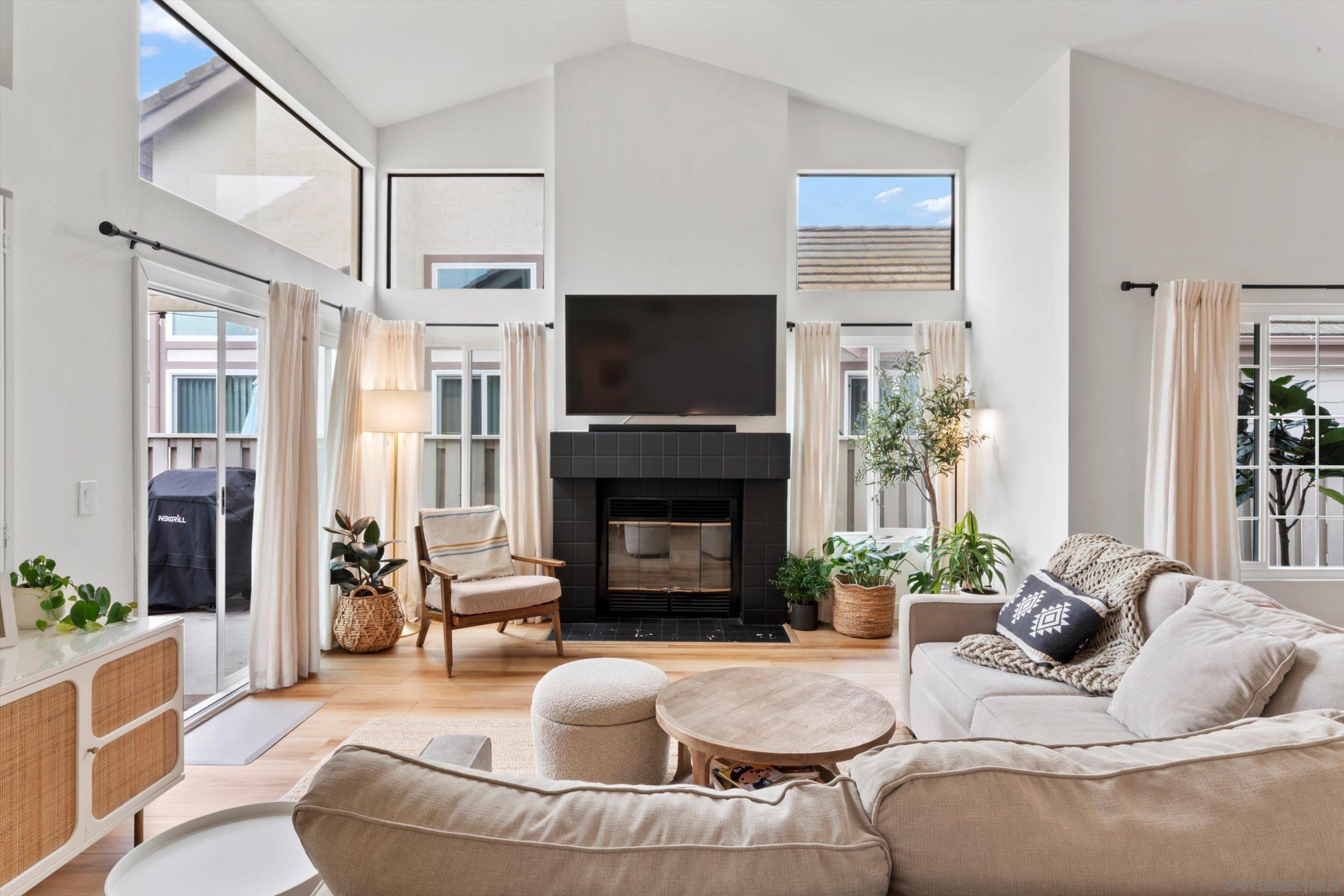 Detail Gallery Image 12 of 46 For 1938  Spyglass Circle, Vista,  CA 92081 - 2 Beds | 2 Baths