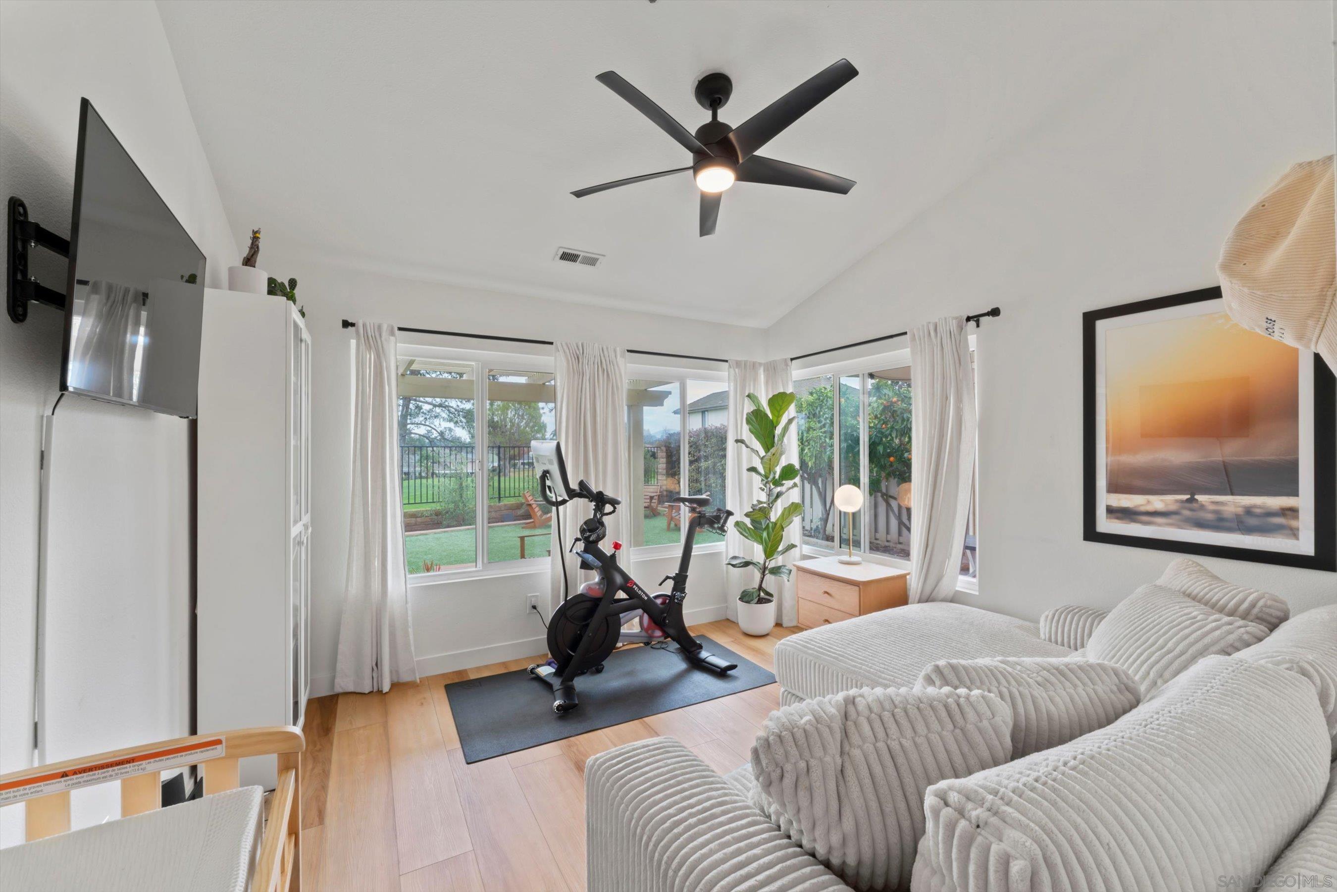 Detail Gallery Image 16 of 46 For 1938  Spyglass Circle, Vista,  CA 92081 - 2 Beds | 2 Baths