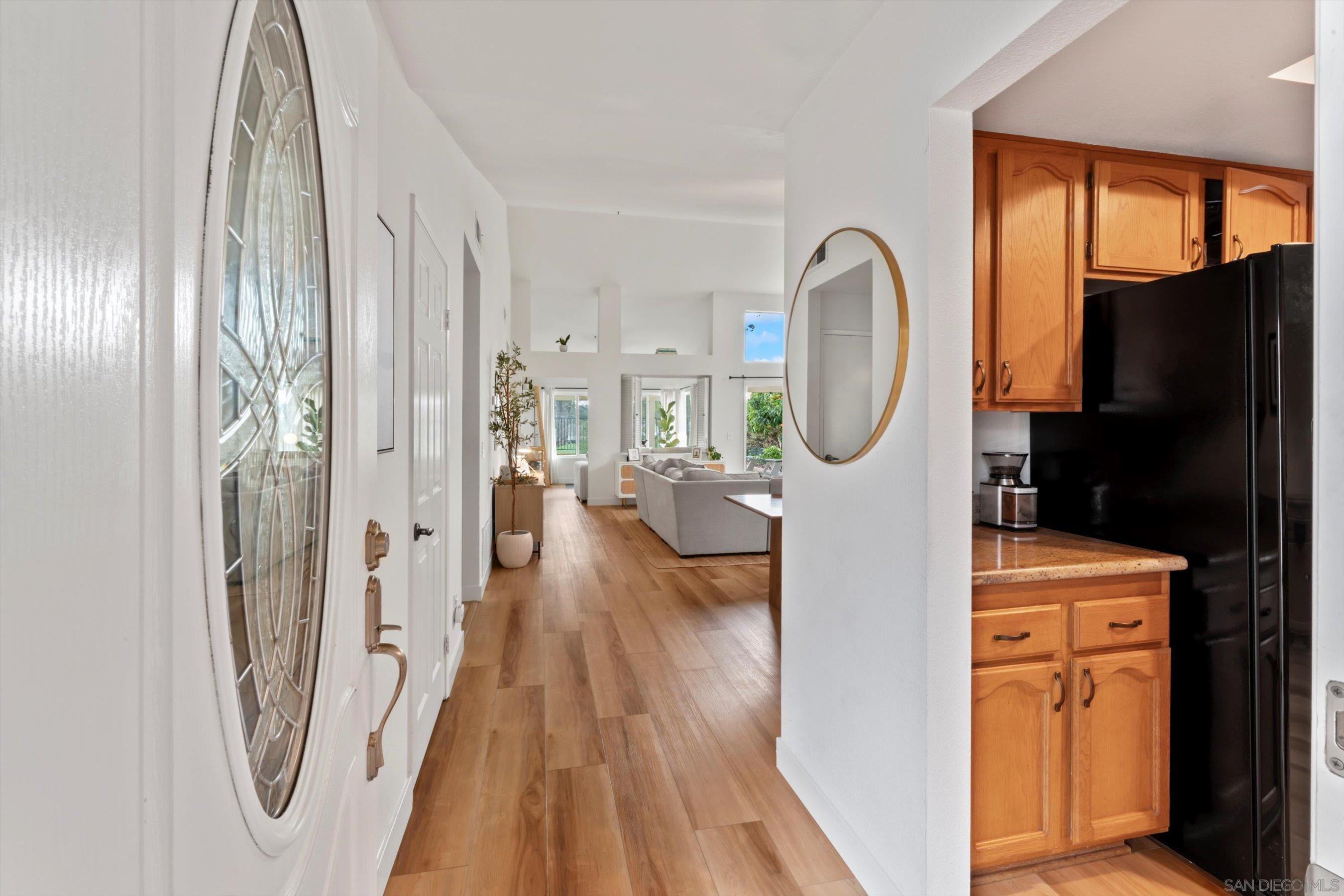 Detail Gallery Image 6 of 46 For 1938  Spyglass Circle, Vista,  CA 92081 - 2 Beds | 2 Baths