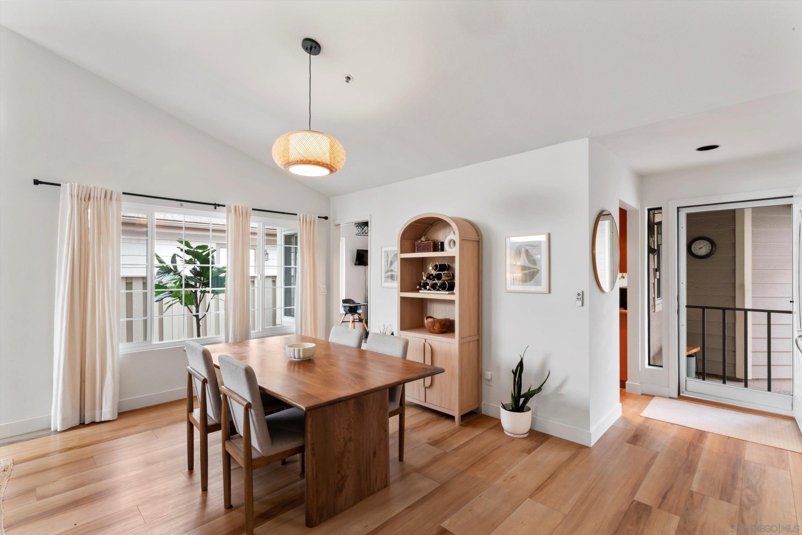 Detail Gallery Image 9 of 46 For 1938  Spyglass Circle, Vista,  CA 92081 - 2 Beds | 2 Baths