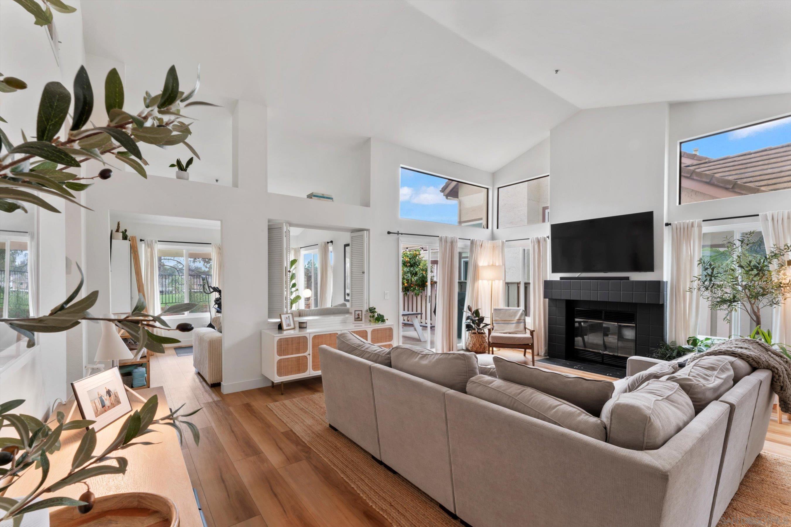 Detail Gallery Image 10 of 46 For 1938  Spyglass Circle, Vista,  CA 92081 - 2 Beds | 2 Baths