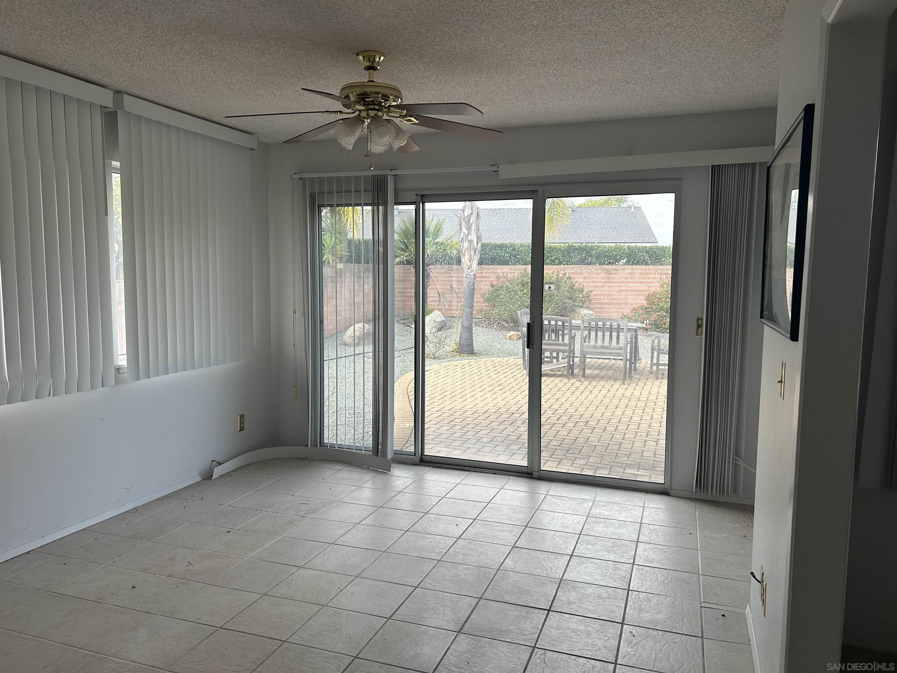 Detail Gallery Image 5 of 13 For 16462  Sarape Dr, San Diego,  CA 92128 - 3 Beds | 2 Baths