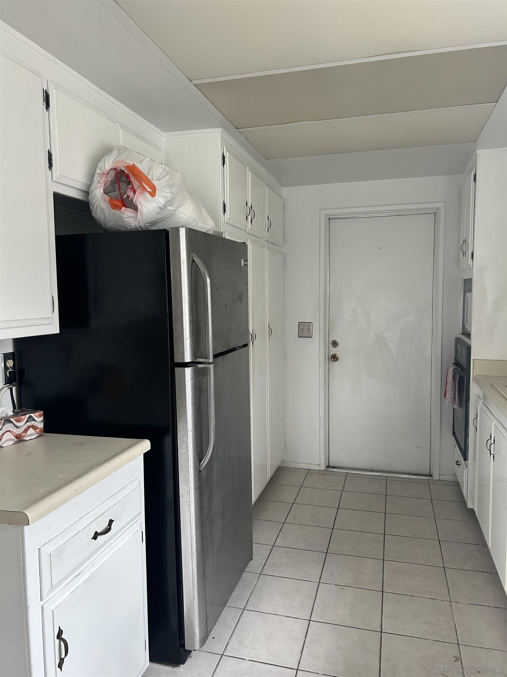 Detail Gallery Image 6 of 13 For 16462  Sarape Dr, San Diego,  CA 92128 - 3 Beds | 2 Baths