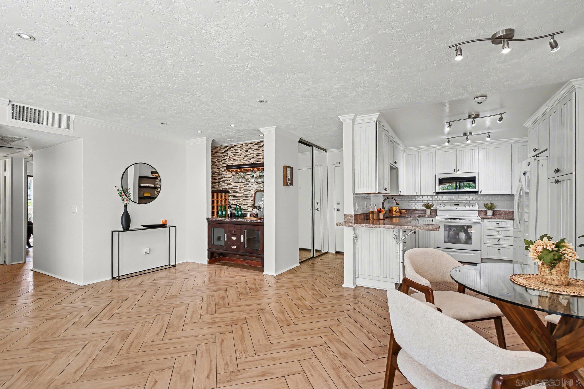 Detail Gallery Image 21 of 40 For 6757  Friars Rd  #21,  San Diego,  CA 92108 - 3 Beds | 2 Baths