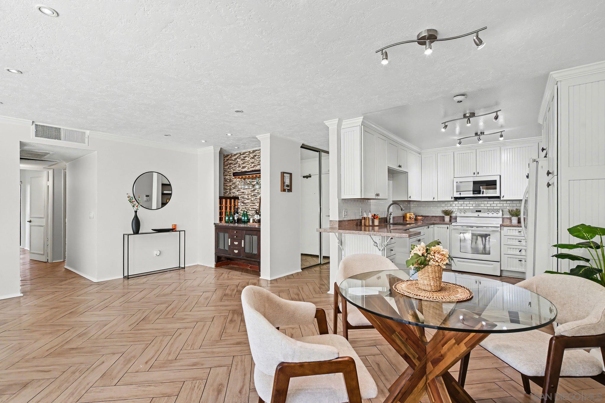 Detail Gallery Image 4 of 40 For 6757  Friars Rd  #21,  San Diego,  CA 92108 - 3 Beds | 2 Baths