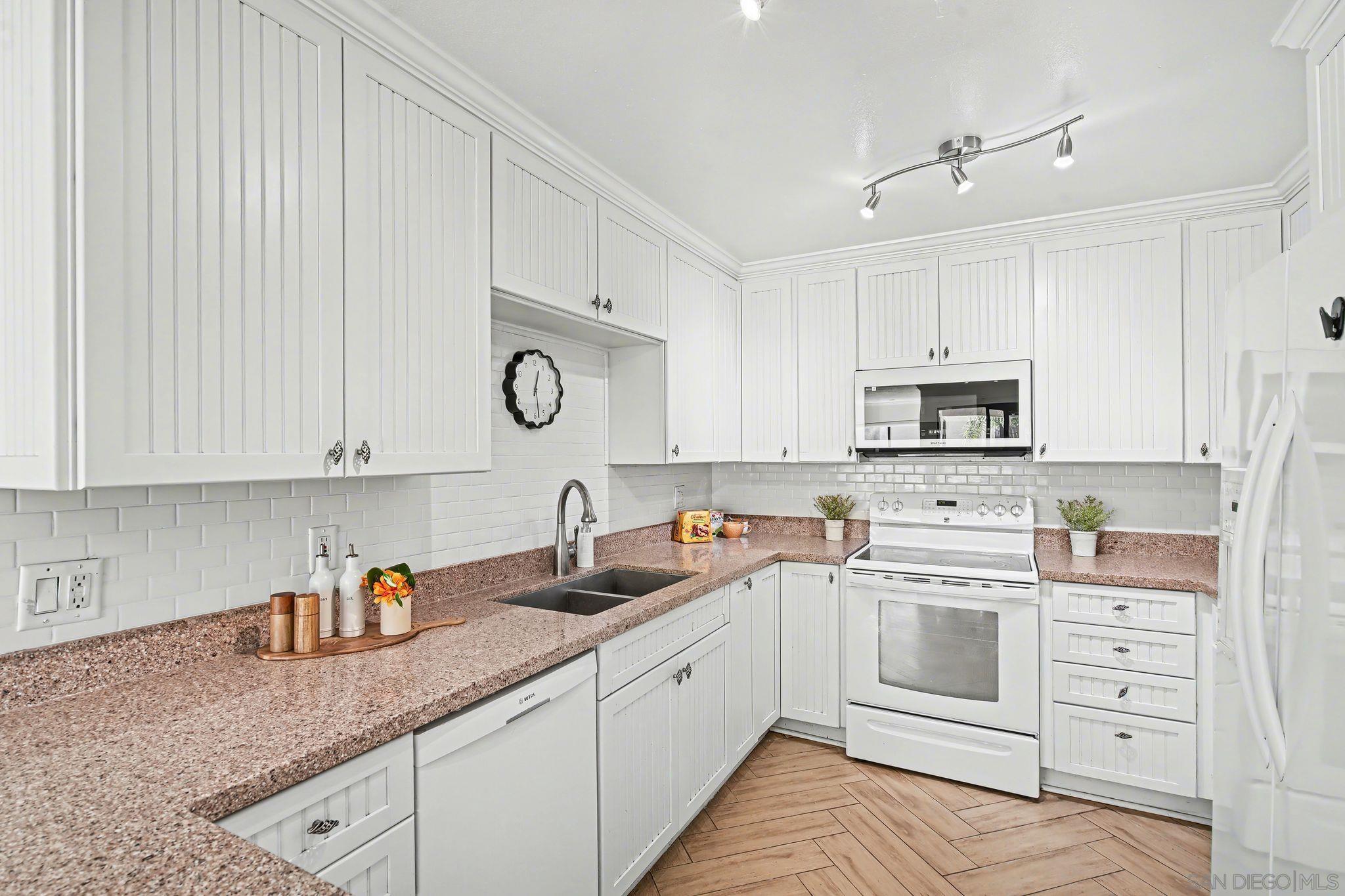 Detail Gallery Image 7 of 40 For 6757  Friars Rd  #21,  San Diego,  CA 92108 - 3 Beds | 2 Baths