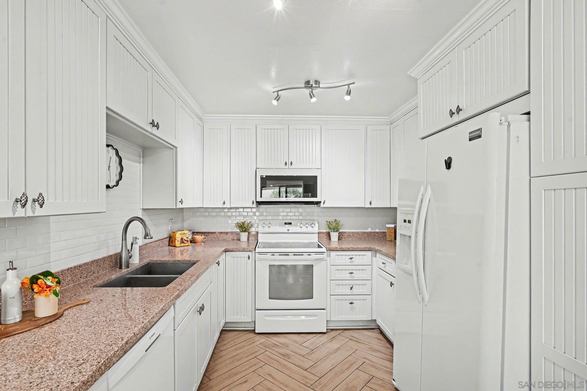 Detail Gallery Image 8 of 40 For 6757  Friars Rd  #21,  San Diego,  CA 92108 - 3 Beds | 2 Baths