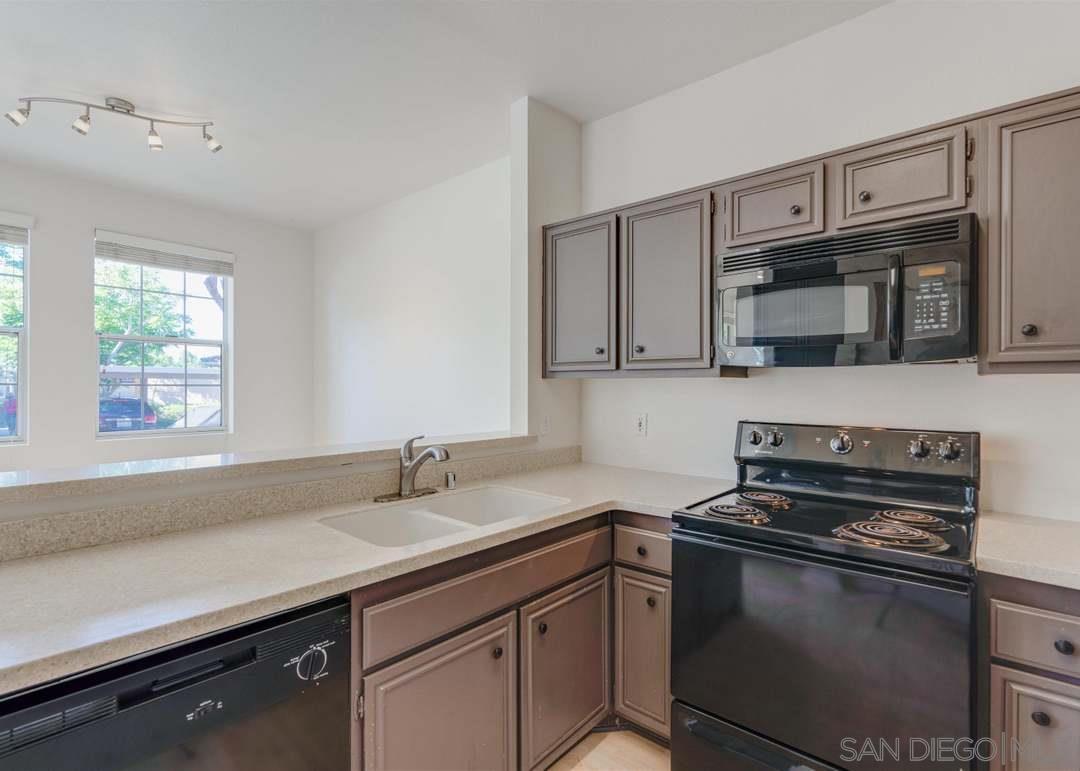 Detail Gallery Image 6 of 22 For 18826  Caminito Cantilena  #111,  San Diego,  CA 92128 - 2 Beds | 2/1 Baths