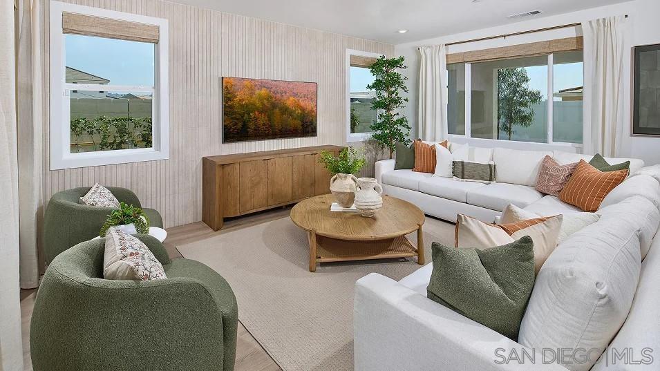 Detail Gallery Image 8 of 19 For 110  Takamasa Way, Oceanside,  CA 92057 - 3 Beds | 2/1 Baths