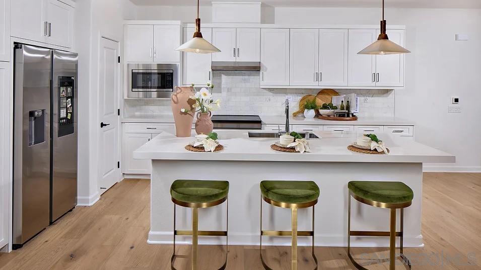 Detail Gallery Image 2 of 16 For 111  Metz Way, Oceanside,  CA 92057 - 4 Beds | 3 Baths