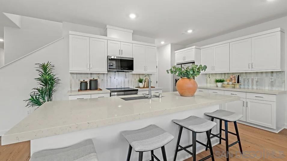 Detail Gallery Image 2 of 30 For 11058  Brookfield Court, Lakeside,  CA 92040 - 5 Beds | 3/1 Baths