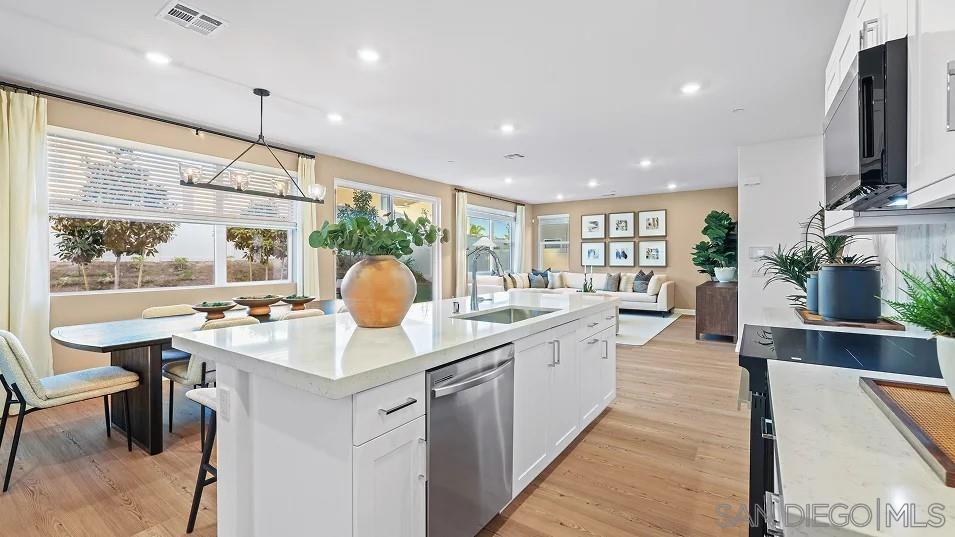 Detail Gallery Image 3 of 30 For 11058  Brookfield Court, Lakeside,  CA 92040 - 5 Beds | 3/1 Baths