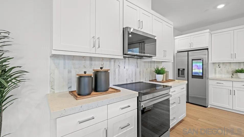 Detail Gallery Image 4 of 30 For 11058  Brookfield Court, Lakeside,  CA 92040 - 5 Beds | 3/1 Baths