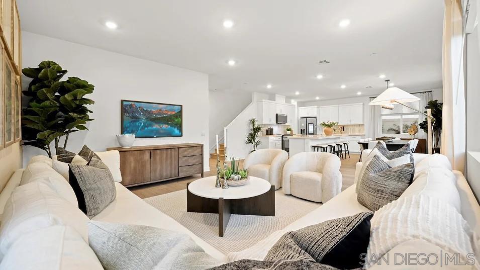 Detail Gallery Image 6 of 30 For 11058  Brookfield Court, Lakeside,  CA 92040 - 5 Beds | 3/1 Baths