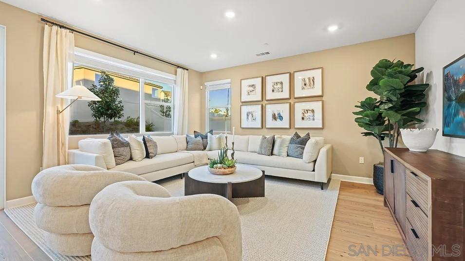 Detail Gallery Image 8 of 30 For 11058  Brookfield Court, Lakeside,  CA 92040 - 5 Beds | 3/1 Baths